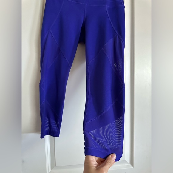 Athleta Leggings capri length blue sheer details - Picture 5 of 10